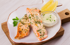 Salmon In Garlic And Lemon Sauce